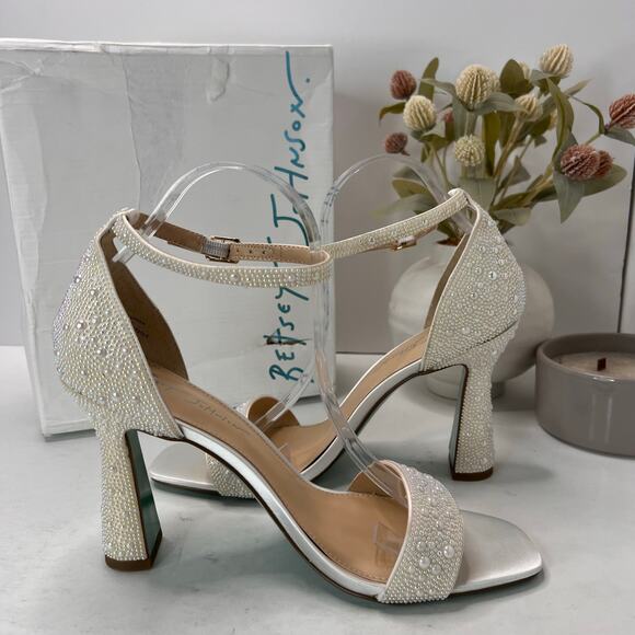 Betsey Johnson SB-Dani Block Heel Sandals Pearl White Women's 9.5M Tried On - Picture 8 of 12